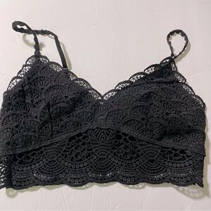 Black Lace scallop crochet Adjustable Straps Bralette Top smocked woman’s M